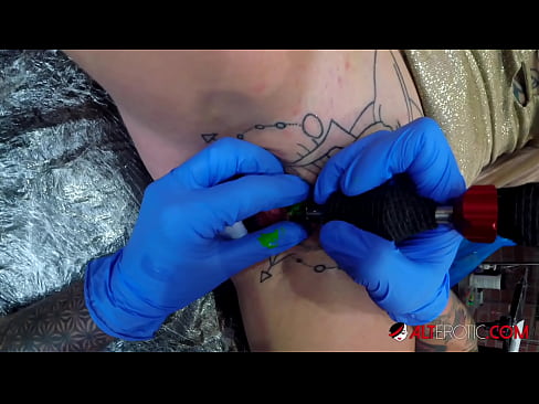 ❤️ tattooed ທີ່ສຸດ Hottie Sully Savage ໄດ້ຮັບ tattoo ສຸດ clitoris ຂອງນາງ ❤ ໜັງໂປ້ ຢູ່ຄອມ lo.com-fullporner.ru ❌️❤